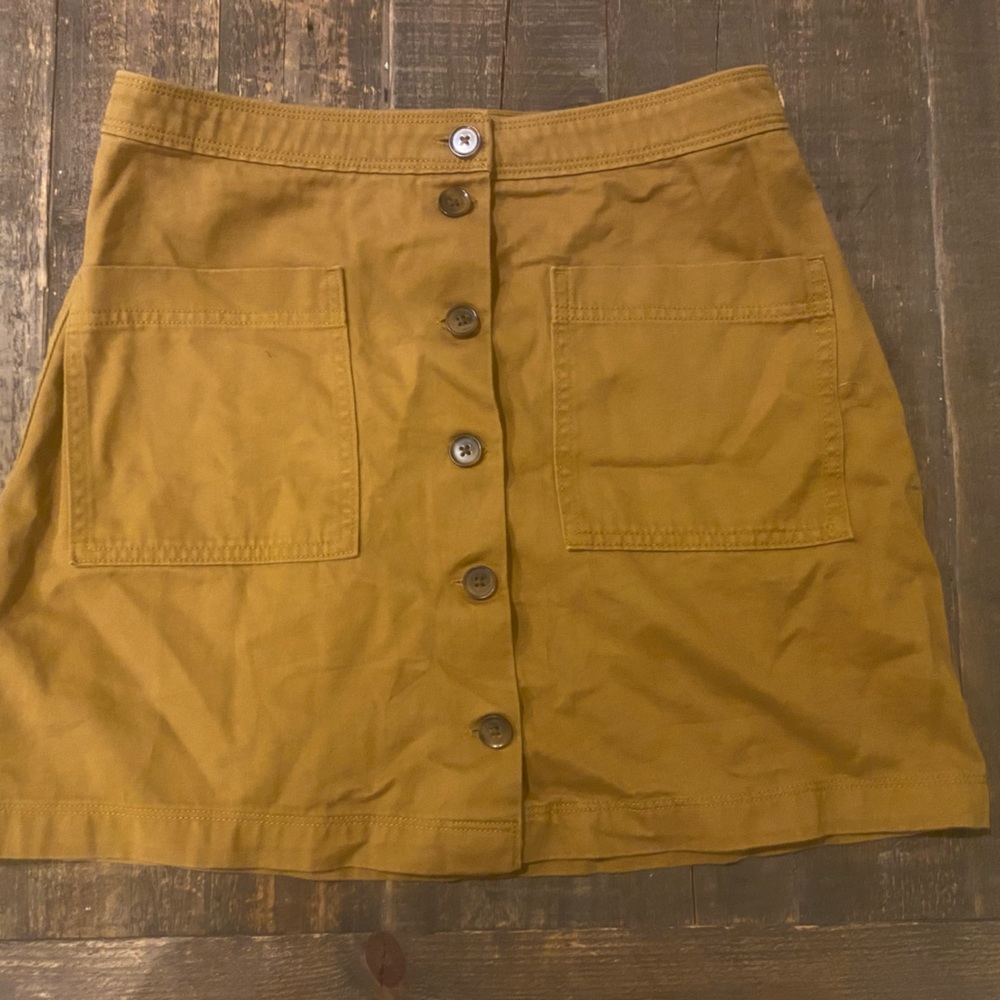 Old navy skirt, size 6, kind of like a jean material